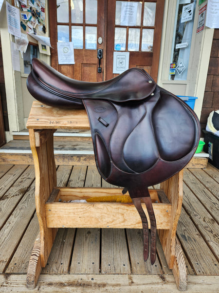 18.5" Devoucoux Chiberta jump saddle