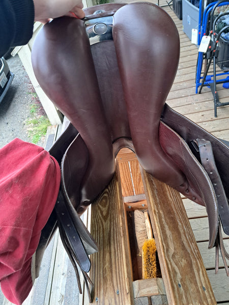 17" Bates Close Contact Saddle
