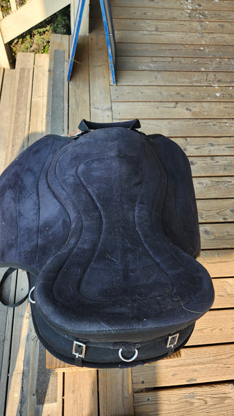 Tough 1 Soft saddle with stirups and pad