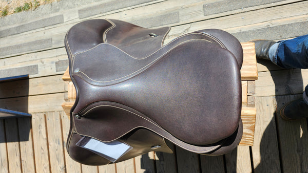 17" Wintec 500 Close Contact Jump Saddle