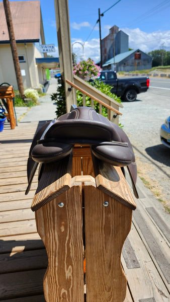 17" Wintec 500 Close Contact Jump Saddle