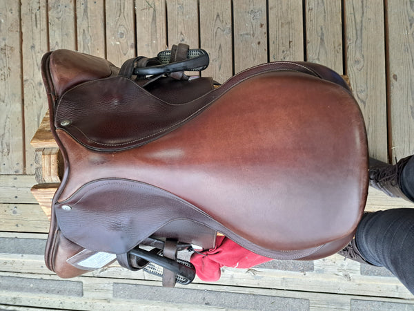 17" Bates Close Contact Saddle