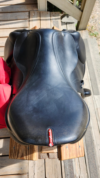 ON TRIAL 17.5" Equipe EK26 Monoflap Jumping Saddle