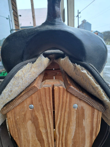 15" Abetta Synthetic Western Saddle