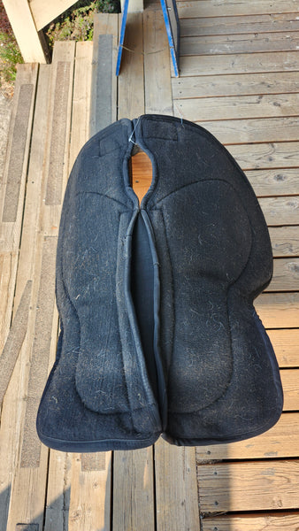 Tough 1 Soft saddle with stirups and pad
