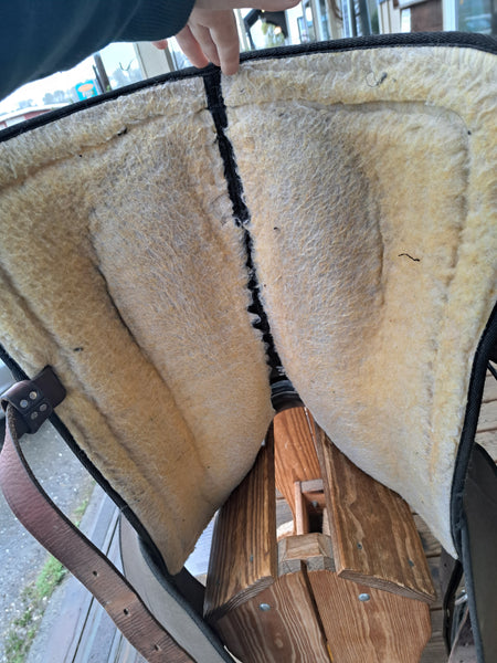 15" Abetta Synthetic Western Saddle