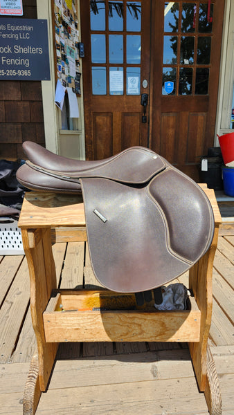 17" Wintec 500 Close Contact Jump Saddle
