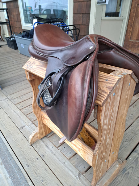 17" Bates Close Contact Saddle