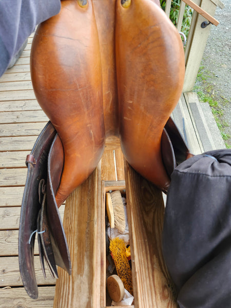 16" Hermes Close Contact Jump Saddle