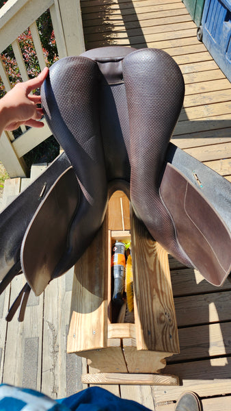 17" Wintec 500 Close Contact Jump Saddle
