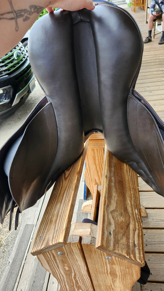 ON TRIAL 17" Black Country Solare Jumping Saddle
