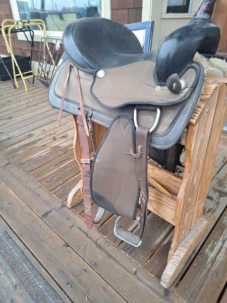 15" Abetta Synthetic Western Saddle