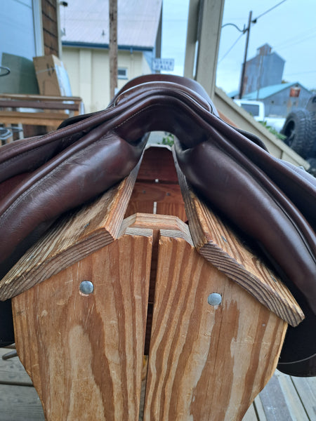 17" Bates Close Contact Saddle