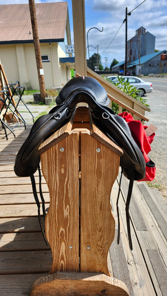 ON TRIAL 17.5" Equipe EK26 Monoflap Jumping Saddle