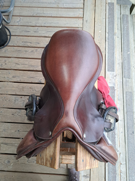 17" Bates Close Contact Saddle