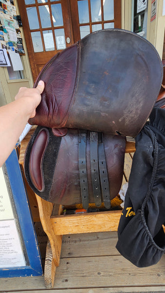 17" M. Toulouse Close Contact Jump Saddle