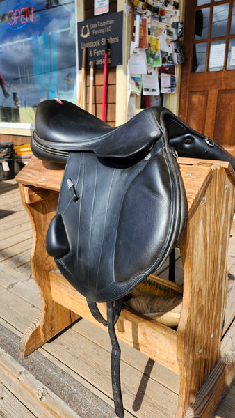 ON TRIAL 17.5" Equipe EK26 Monoflap Jumping Saddle