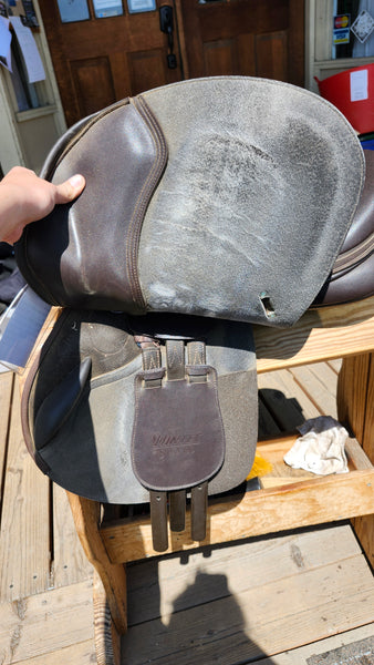 17" Wintec 500 Close Contact Jump Saddle