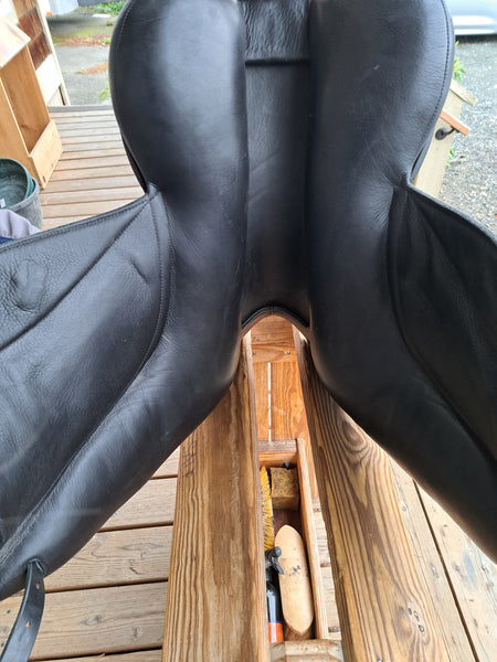 17.5" N2 Valencia Dressage Saddle