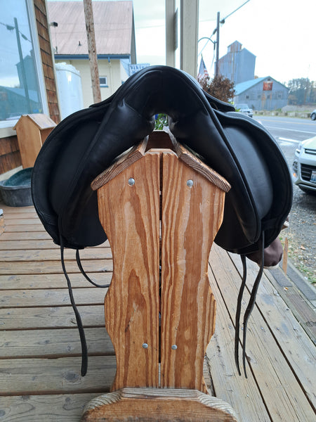 17.5" NSC Conniasseur Dressage Saddle