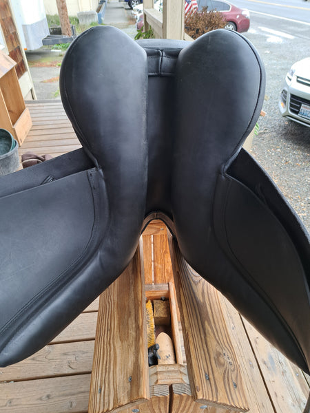 17.5" NSC Conniasseur Dressage Saddle