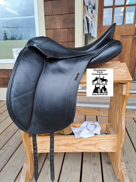 17.5" Schleese Infinity dressage saddle