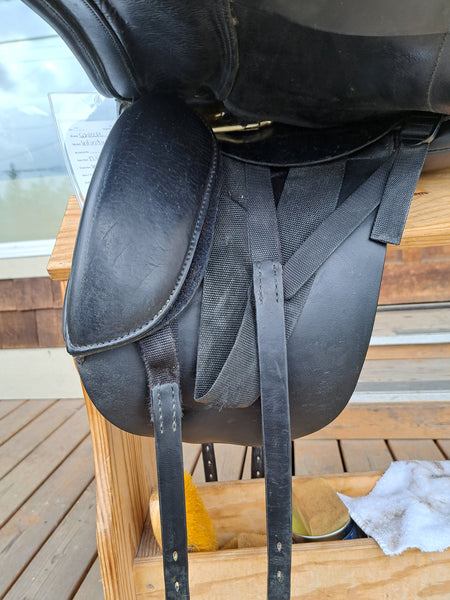 17.5" Schleese Infinity dressage saddle