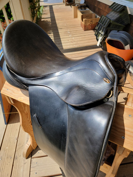 17.5" Kentaur Modea Dressage Saddle