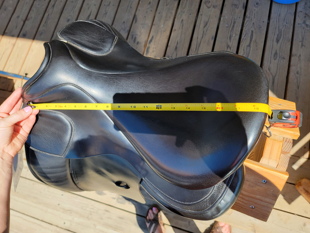 Selle de cheval en cuir à double rabat à contact étroit avec système d Selle de cheval en cuir à double rabat à contact étroit avec système d