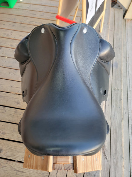 17.5" Fairfax Classic Monoflap Dressage Saddle