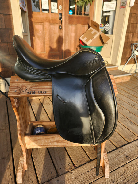JRD dressage saddle 18"