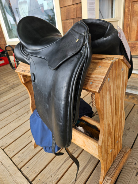 17" Schleese Wave Dressage Saddle