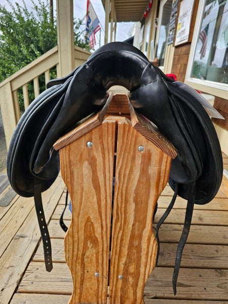 17" Schleese Wave Dressage Saddle