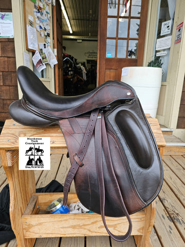 17" Custom Saddlery Wolfgang Omni monoflap dressage saddle