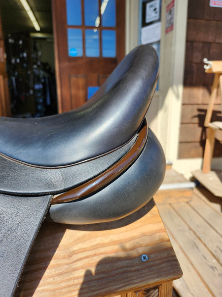 17" Dresch Phoenix Monoflap Dressage Saddle