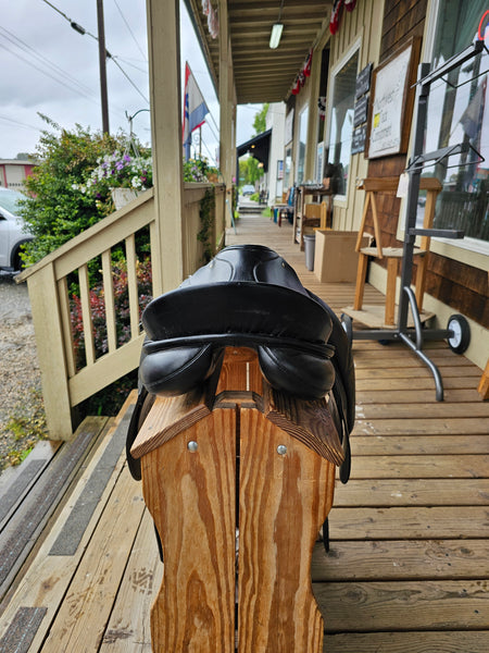 18" Schleese Ostergaard Dressage Saddle