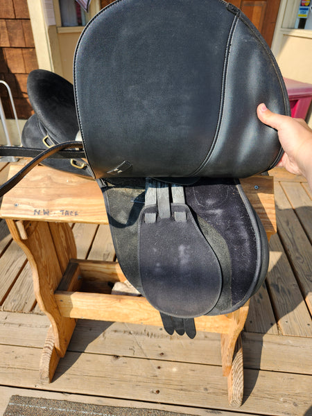 17" Wintec 2000 All Purpose English Saddle