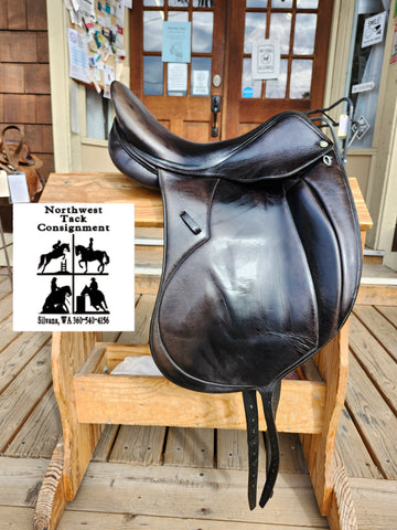 17" Devoucoux Dressage Saddle