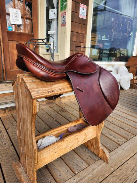 17.5" Ovation Ruiz Diaz Jump Saddle