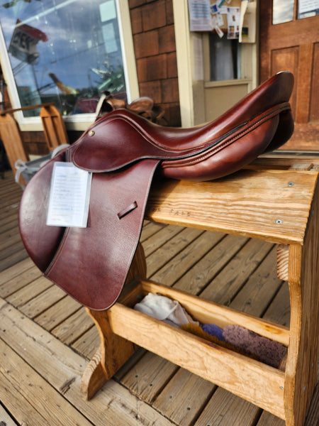 17.5" Ovation Ruiz Diaz Jump Saddle