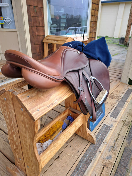 16.5" Collegiate Honour Close Contact Jump Saddle