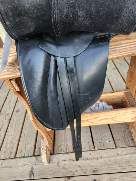 18" Esprit Dressage Saddle