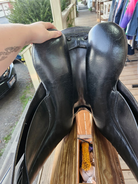 18" Esprit Dressage Saddle