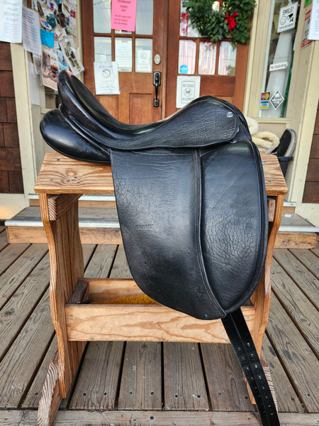 18" Esprit Dressage Saddle