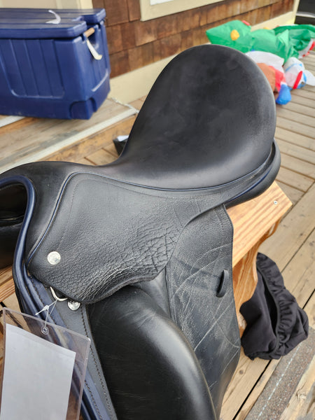 Custom Advantage R Dressage Saddle