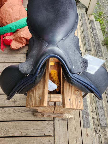 Custom Advantage R Dressage Saddle