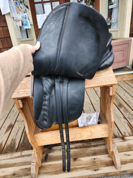 17" Karl Niedersuss Symphonie Dressage Saddle