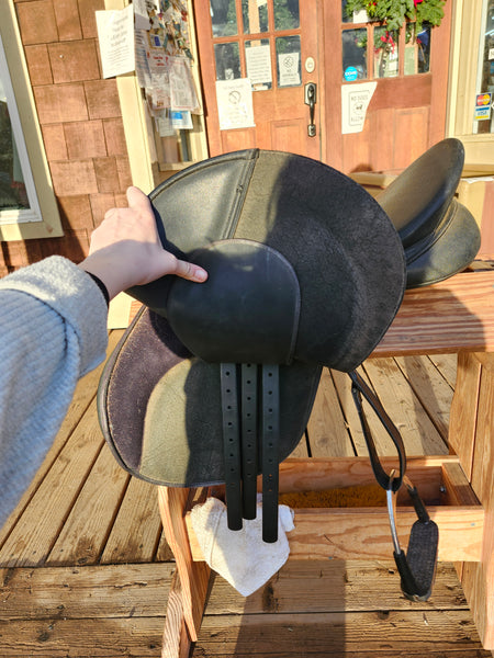 17.5" Wintec All Purpose English Saddle