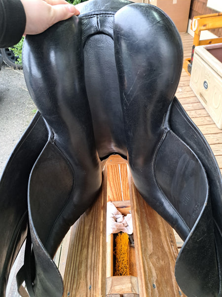 17.5" Schleese CHB Dressage Saddle