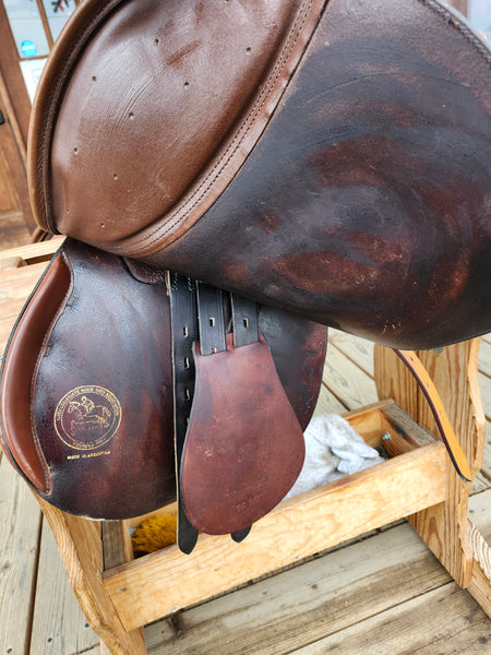 18.5" Collegiate Close Contact Saddle